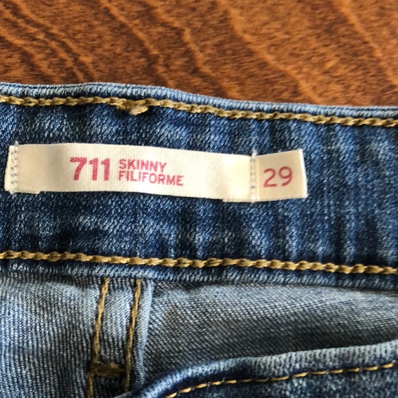 Levi’s. 711 skinny. - Picture 2 of 4